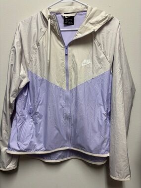 Nike Two-Tone Hooded Windbreaker Jacket in Lavender and Cream